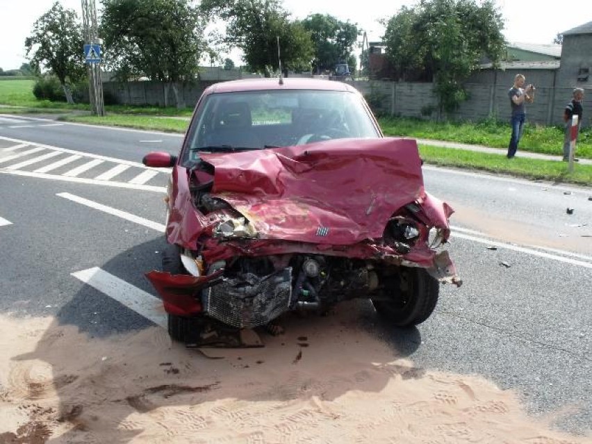 Wypadek w Pobiedziskach: Auto zderzyło się z busem