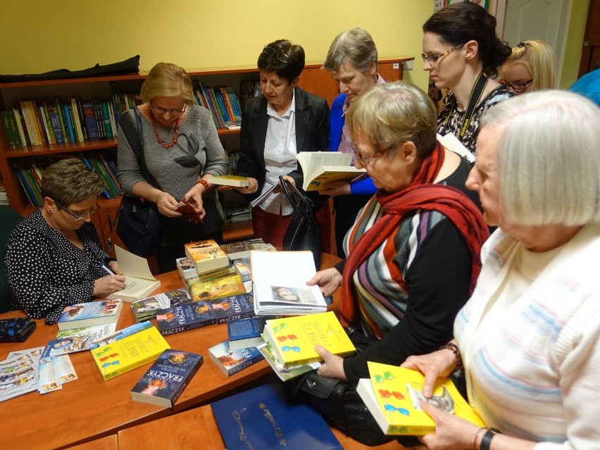 Pisarka Izabela Frączyk odwiedziła wągrowiecką bibliotekę [ZDJĘCIA] 