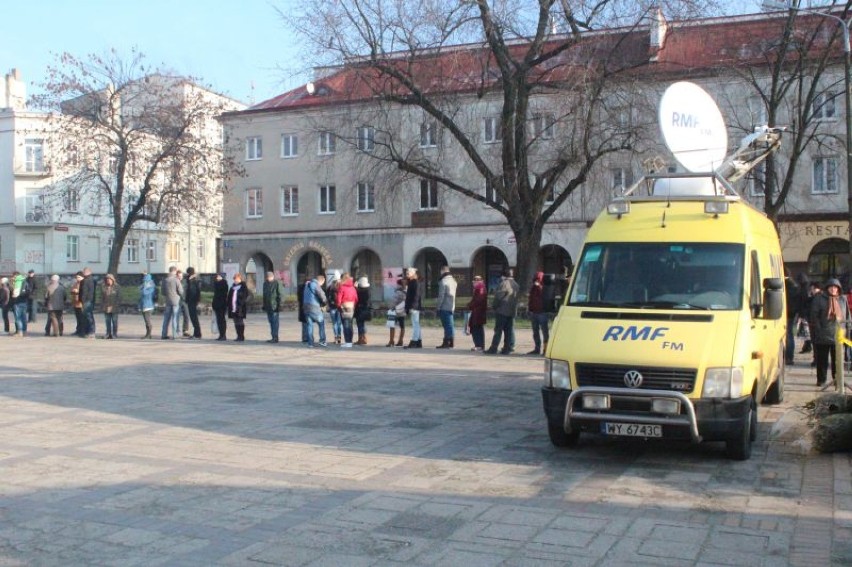 Pierwszy kolejkowicze pojawili się na Starym Rynku o godz. 1 w nocy.