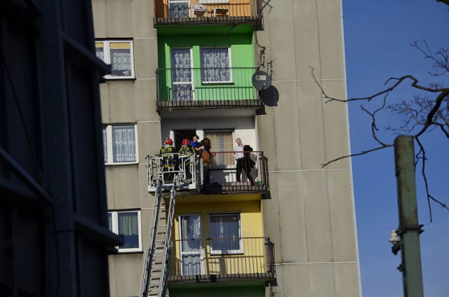 20-latka chciała skoczyć z balkonu