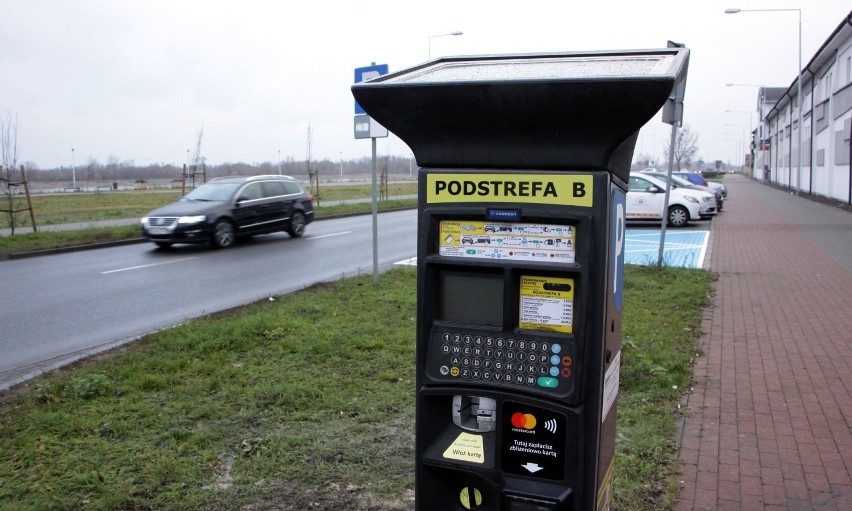 Parkomaty na ulicy Portowej zainstalowane zostały 31 grudnia...