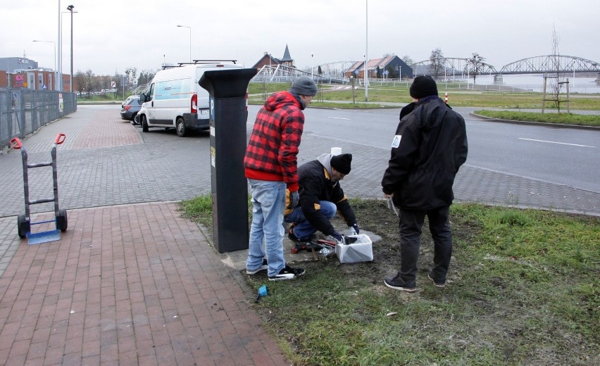 Parkomaty na ulicy Portowej zainstalowane zostały 31 grudnia...