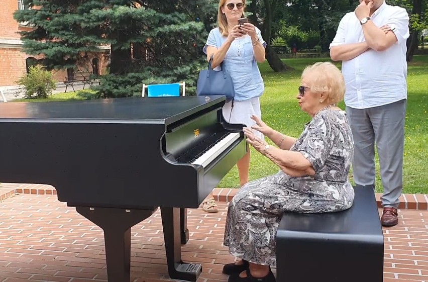 Lidia Grychtołówna, 95-letnia pianistka dała minikoncert w Rybniku. Posłuchajcie, jak gra! 