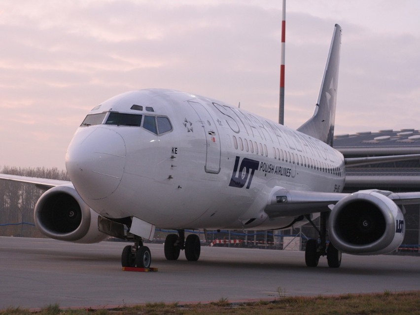 Awaryjne lądowanie Boeinga 767: trzy przekierowane samoloty wylądowały na Lublinku [ZDJĘCIA]