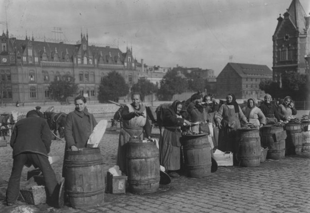 Rok 1925

//Ponad 180 tysięcy fotografii z Narodowego Archiwum Cyfrowego: www.nac.gov.pl