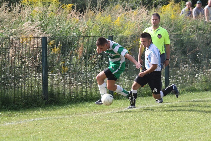 Ciężkowianka Jaworzno - AKS Niwka Sosnowiec 1:3. Przyjezdni udokumentowali swoją przewagę golami