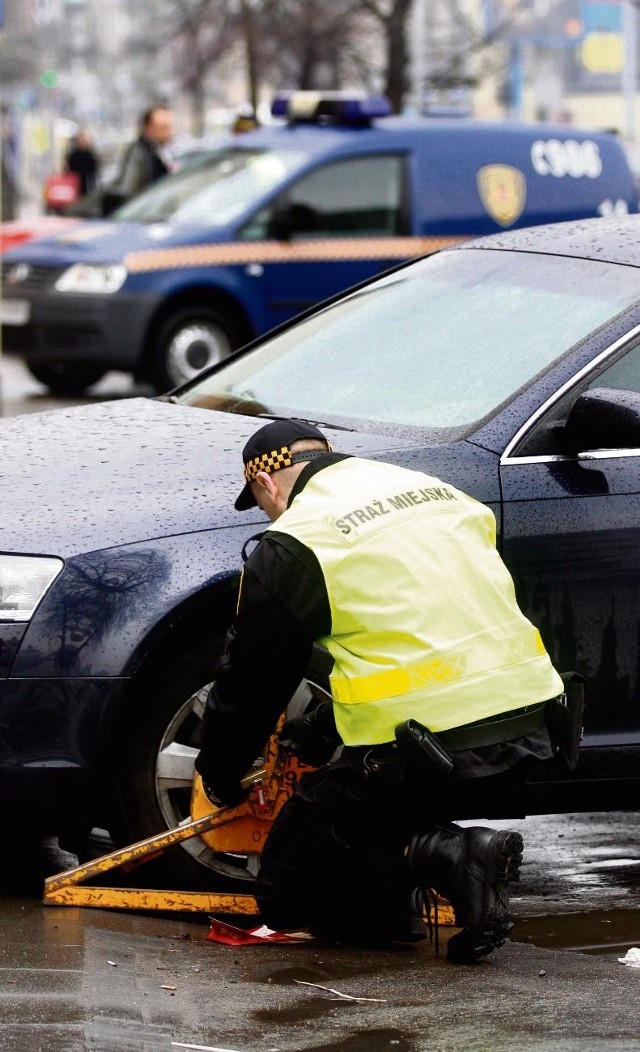 Na liście problemów poruszonych w ankiecie są też źle parkowane auta