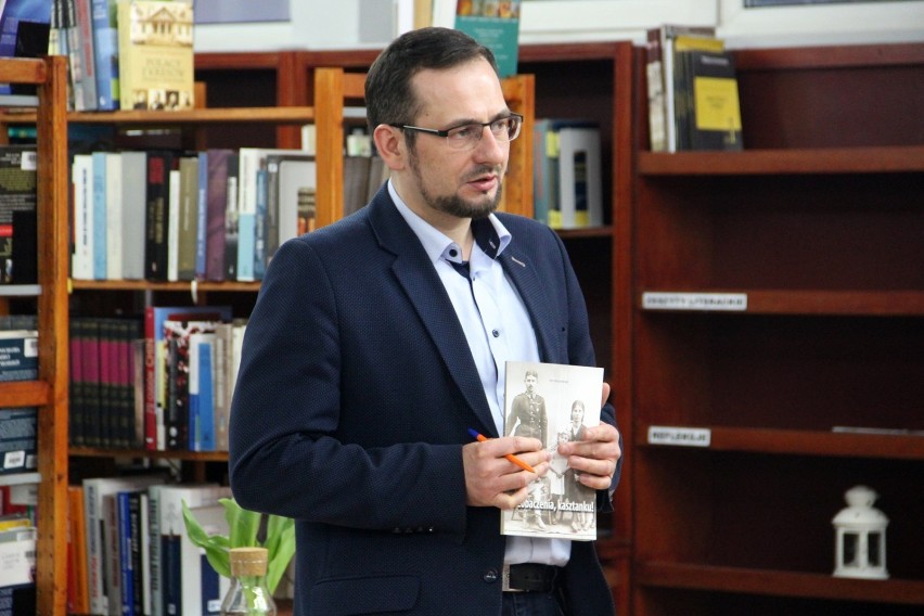 Promocja książki Piotra Słomskiego w goleniowskiej bibliotece