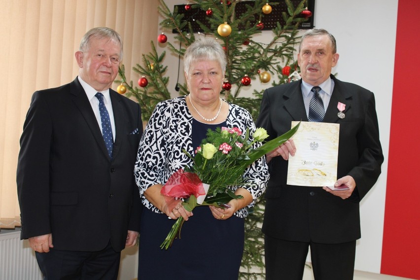 Ostroróg. Przeżyli ze sobą już 50 lat! Złote Gody par małżeńskich [ZDJĘCIA]