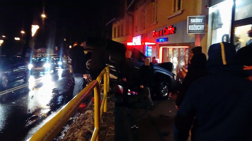 Dramatyczny wypadek w centrum Szklarskiej Poręby! Kierowca nie przeżył