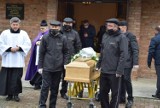 Wieluń. Pogrzeb Renaty Kosmędy. Właścicielce "Cosmy" w ostatniej drodze towarzyszyła rodzina i przyjaciele ZDJĘCIA