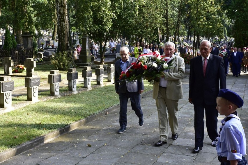 77. rocznica Powstania Warszawskiego na cmentarzu wojskowym...