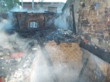Pożar w Skulsku. Spłonął budynek mieszkalny i gospodarczy [ZDJĘCIA]