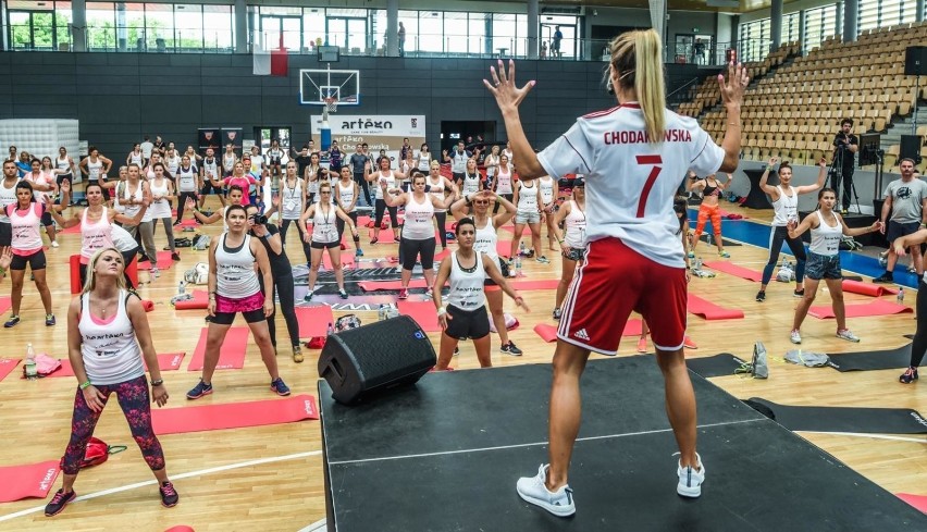 Trening z Ewą Chodakowską w Artego Arena w Bydgoszczy w...