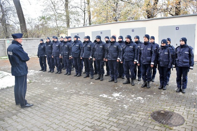 23 młodych policjantów ze szkoły policyjnej w Pile pilnowało porządku na ulicach Lubska