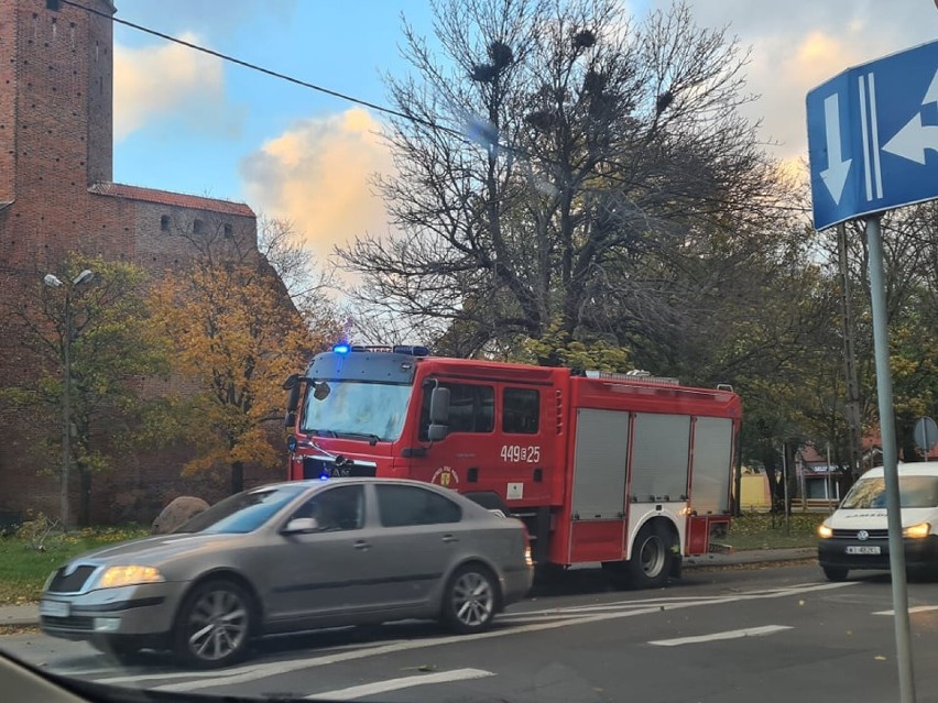 Wichura w powiecie łęczyckim. Połamane drzewa i zerwany dach ZDJĘCIA