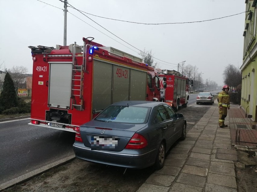 Strażacy interweniowali w kamienicy przy ul. Rawickiej [ZDJĘCIA]