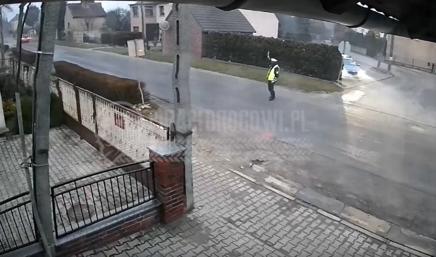 Potrącenie policjanta w Tarnowie Opolskim.