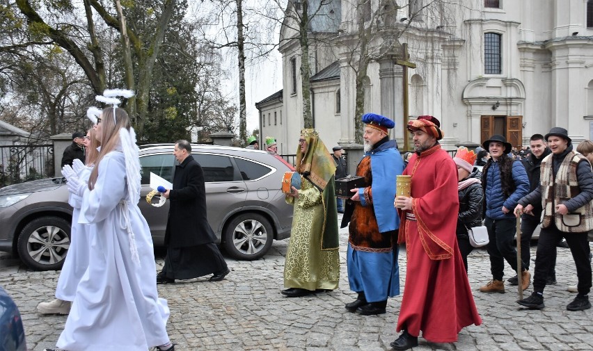 Barwny Orszak Trzech Króli przeszedł ulicami Chełma. Uczestniczyły w nim tłumy mieszkańców. Zobacz zdjęcia