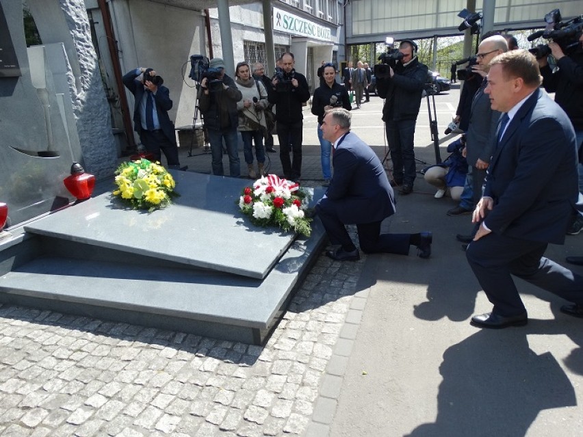 KWK Wujek-Śląsk: Minister Karpiński złożył kwiaty przed...