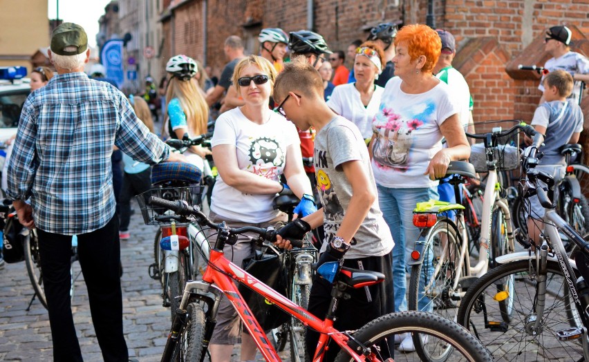 Grudziądzcy rowerzyści wspólnie przejechali ulicami miasta podczas masy krytycznej [zdjęcia, wideo]