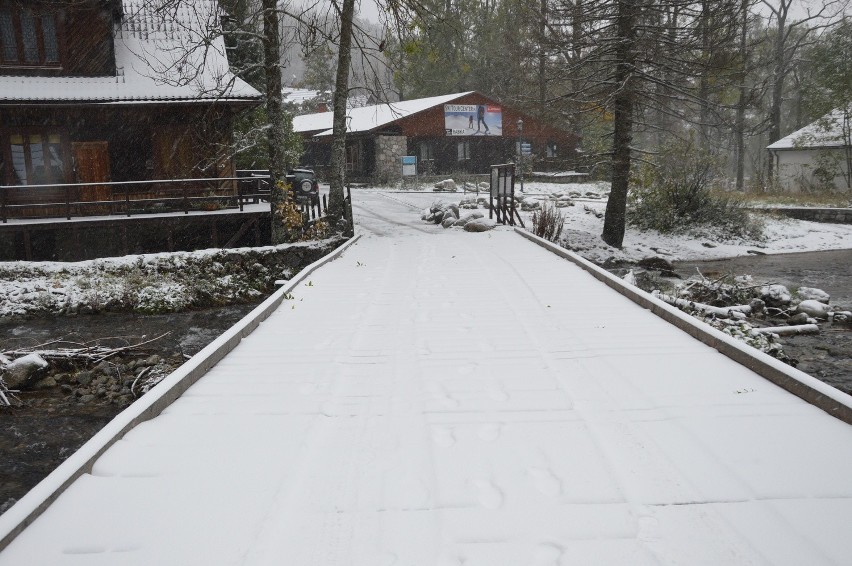 Pierwszy śnieg w Zakopane. W Tatrach lawinowa jedynka [ZDJĘCIA]