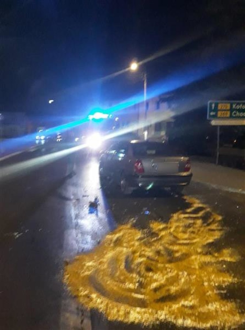 Zderzenie dwóch samochodów w centrum Izbicy Kujawskiej [zdjęcia]