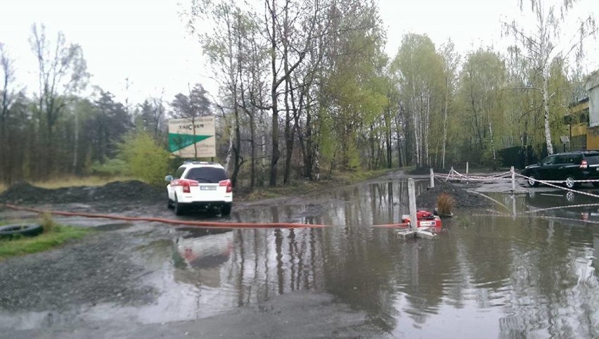 Lokalne podtopienia w Katowicach. Strażacy odpompowywali wodę [ZDJĘCIA]