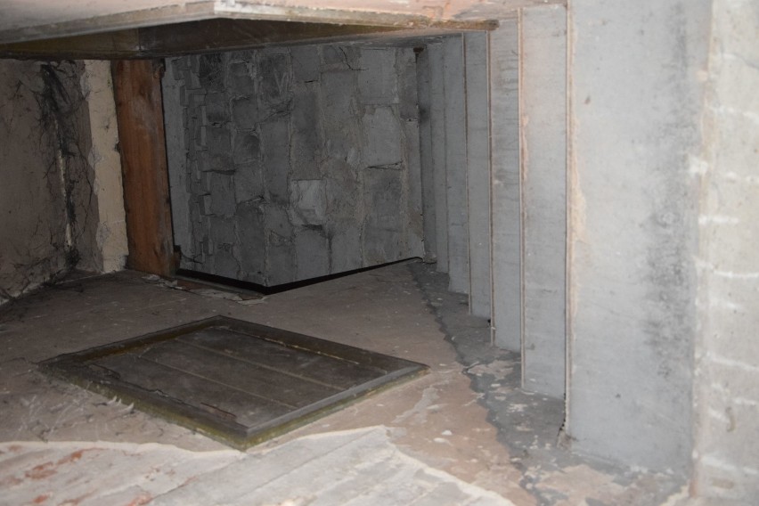Tajemnicze schody w SP1 Szczecinek odkryte podczas remontu [zdjęcia]