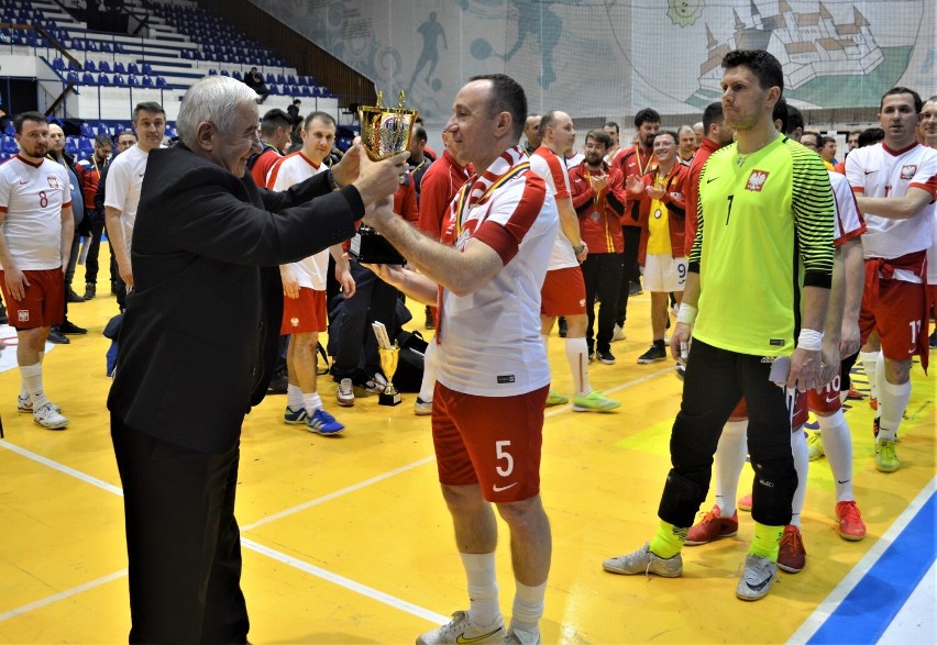 Kapłan Łukasz Chowaniec ze Szczekocin zdobył mistrzostwo Europy w futsalu z reprezentacją Polski księży