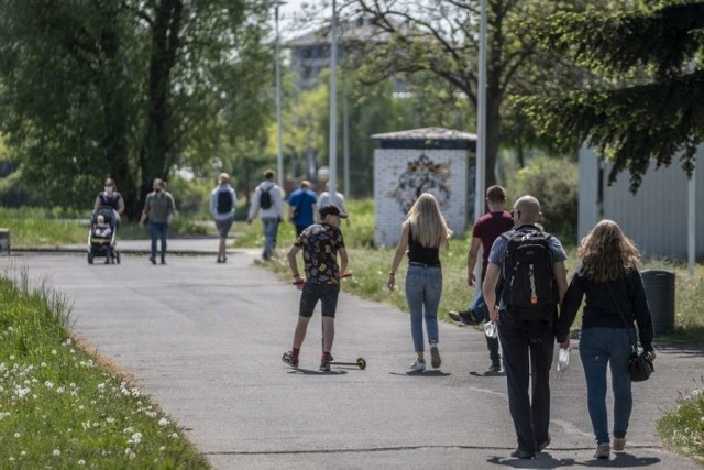 Mieszkańcy Wielkopolski, mimo pandemii koronawirusa, zdecydowali się korzystać z dopisującej pogody i tłumnie spędzają czas na świeżym powietrzu.
Przejdź do kolejnego zdjęcia --->