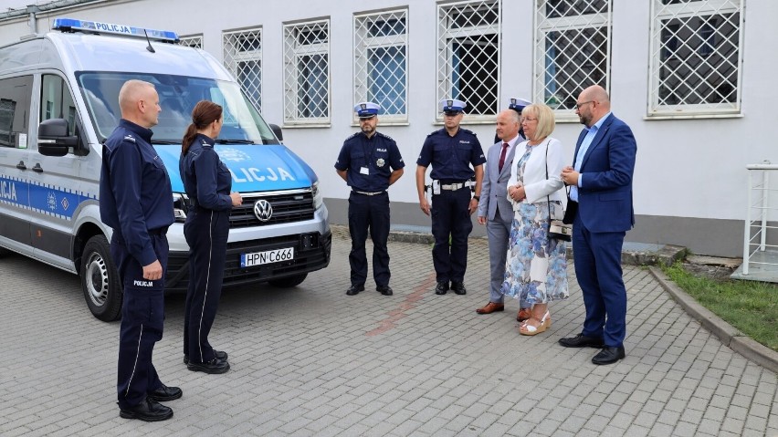 Nowoczesne mobilne centrum diagnostyki trafiło do wejherowskich policjantów