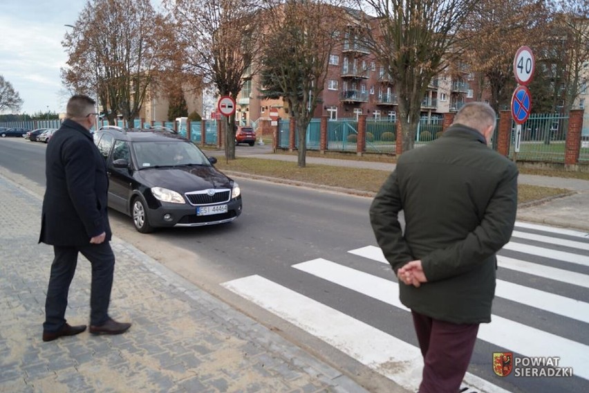 Nowe przejście dla pieszych powstało w Sieradzu. Gdzie? ZDJĘCIA