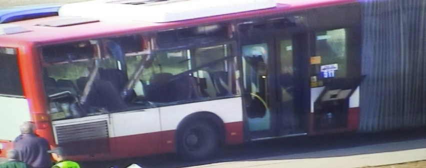 Wypadek w Czeladzi. Tir zderzył się z autobusem miejskim [ZDJĘCIA]