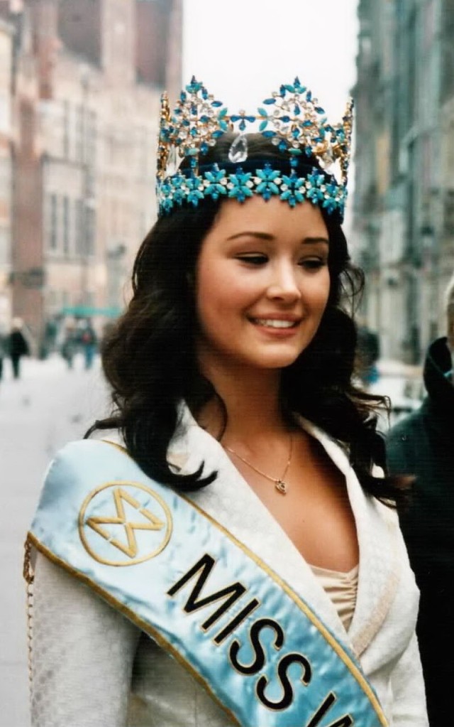 Za wyjątkowo ładne uważamy osoby o symetrycznej budowie ciała. Unnur Birna Vilhj&aacute;lmsd&oacute;ttir - Miss World 2005.