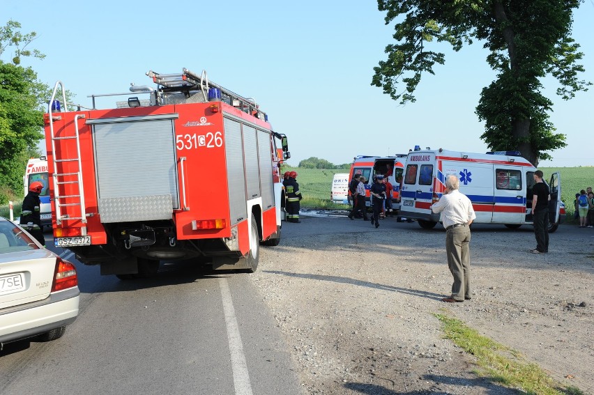 Sprinterem uderzył w szkolny autobus