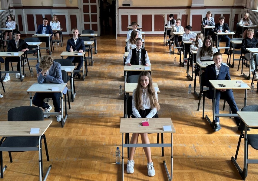 Ruszyły egzaminy ósmoklasisty 2023 w Lesznie. Pierwszym z egzaminów jest egzamin z języka polskiego