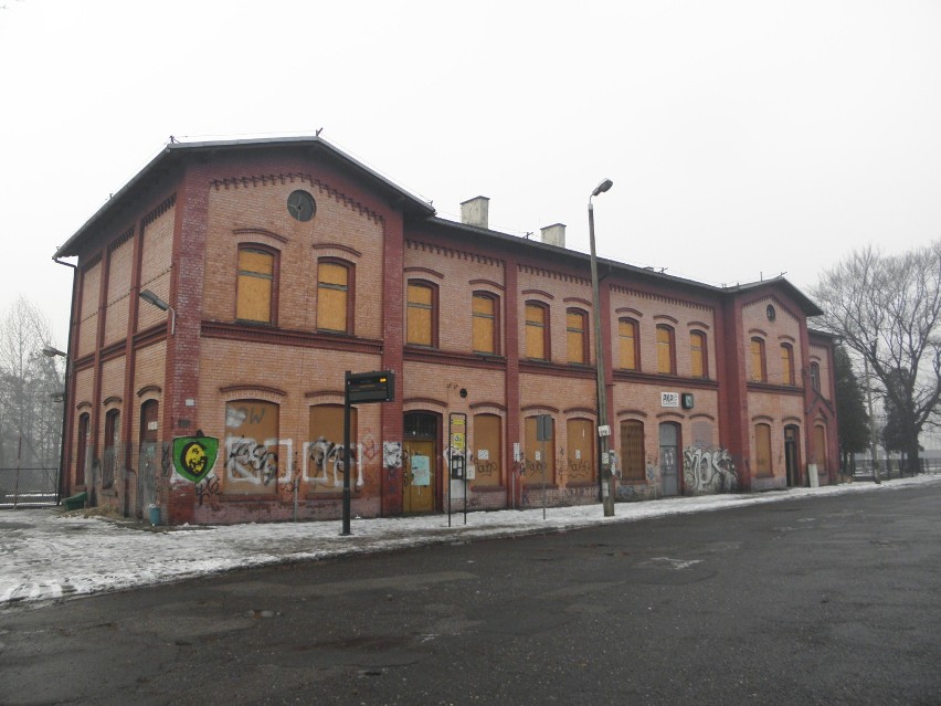 Dworzec PKP w Żorach: Zrujnowany budynek zostanie odnowiony za 13 mln zł [ZDJĘCIA]