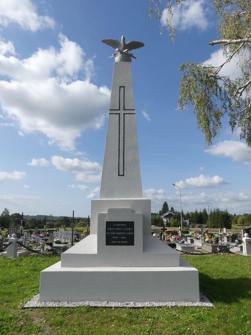 Pomnik na mogile zbiorowej ofiar II wojny światowej na...