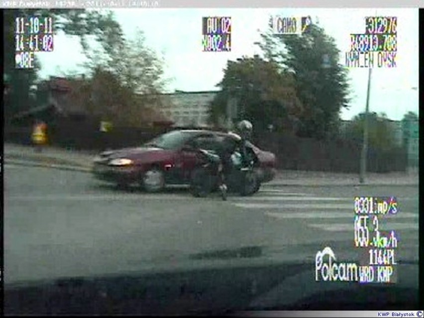 Motocyklista uciekał i uderzył w radiowóz [zdjęcia, wideo]
