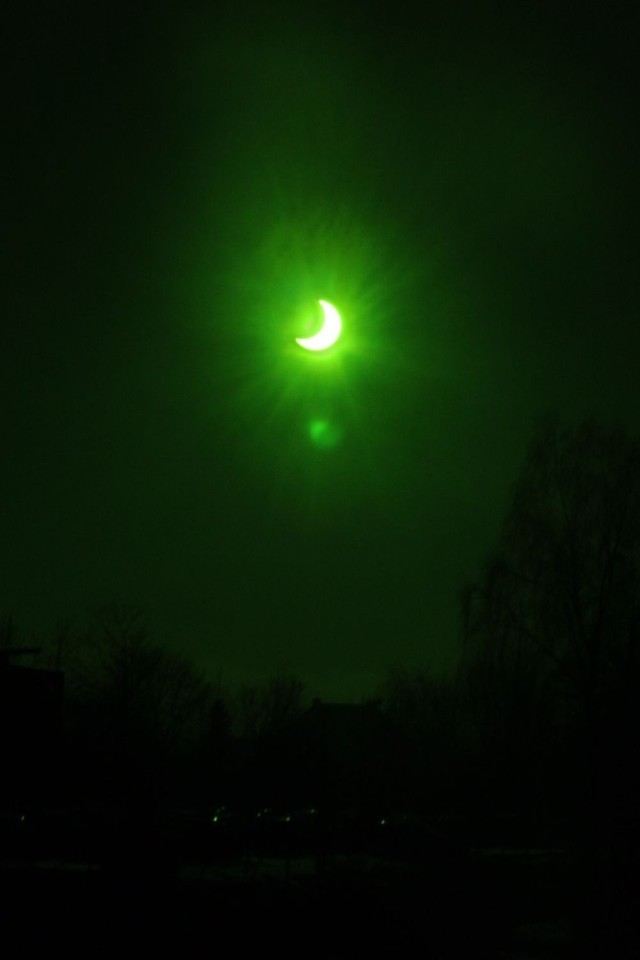 Częściowe zaćmienie Słońca nad Polską. Zdjęcie wykonane około godziny 10:10 Fot. Piotr Stafin