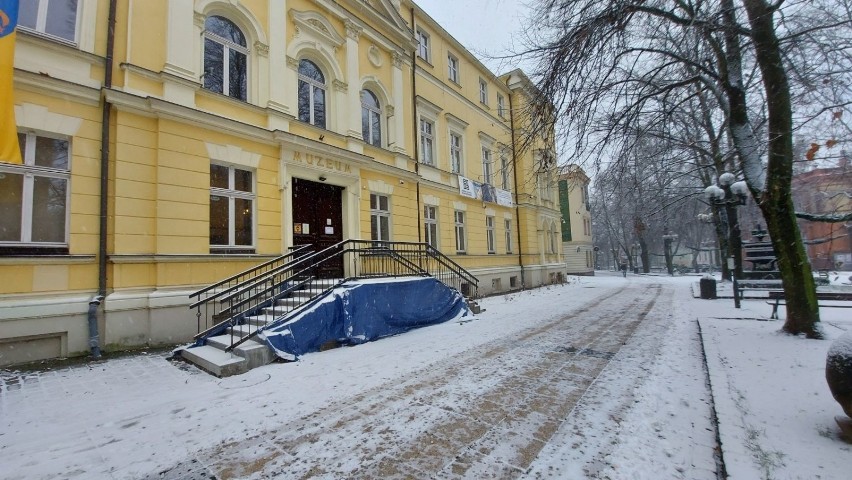 Nowe schody od strony deptaka wieńczą modernizację i...