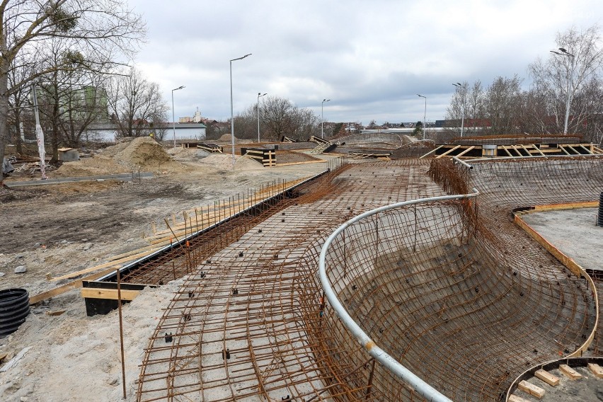 Skatepark powstaje na osiedlu Majowym na prawobrzeżu...