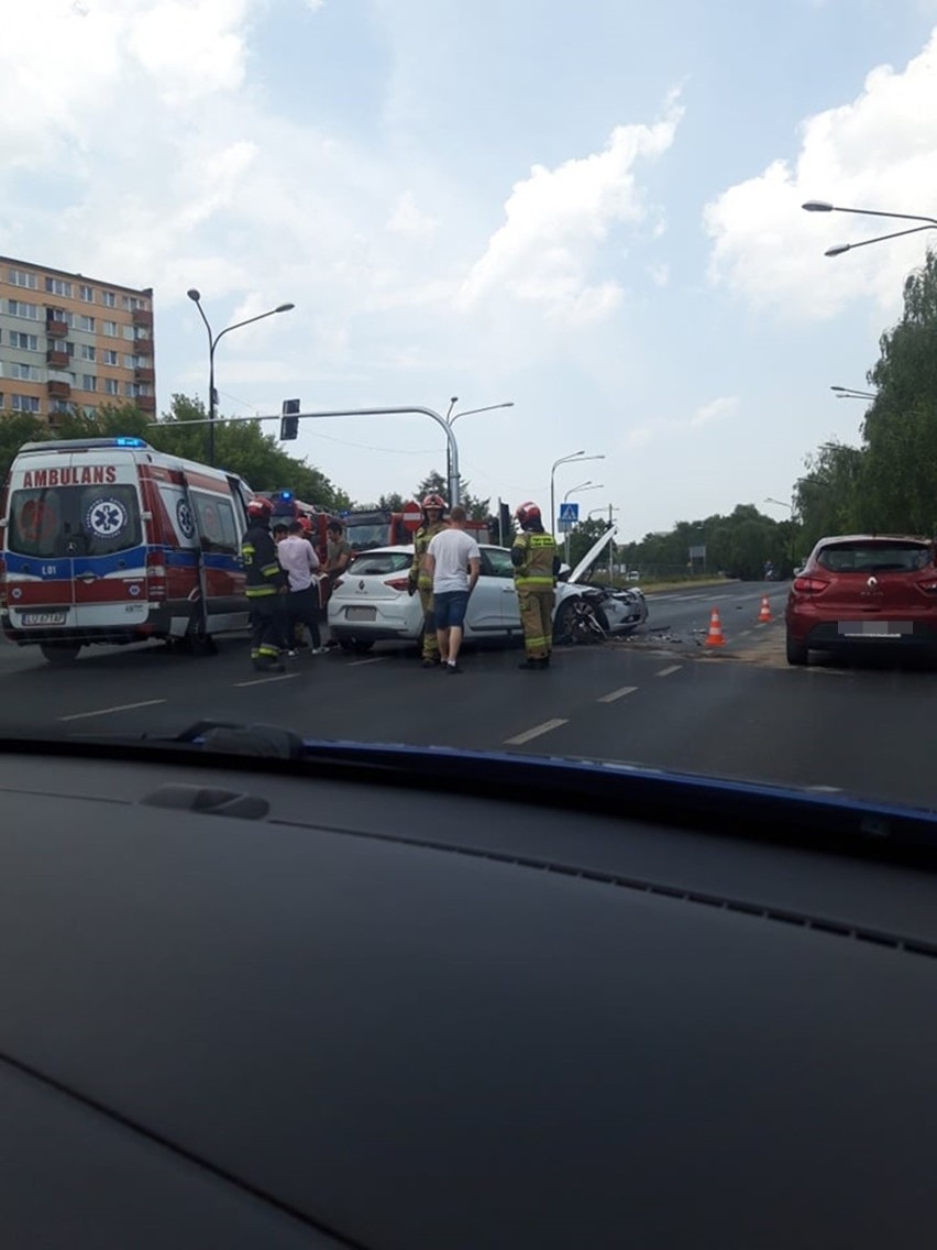 Zderzenie dwóch aut na Kameralnej i Kompozytorów Polskich w Lublinie