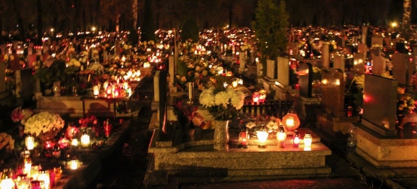 Siemianowice: Siemianowickie cmentarze w Zaduszki nocą [GALERIA]