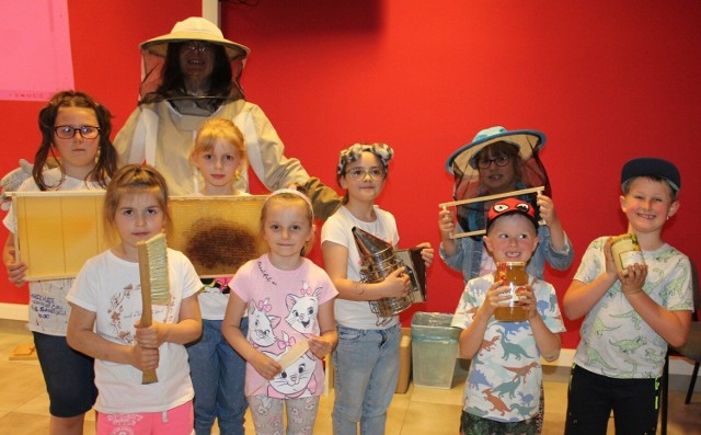 W związku ze Światowym Dniem Pszczół, Reyowe Starszaki uczestniczyły w zajęciach poświęconych pszczołom.