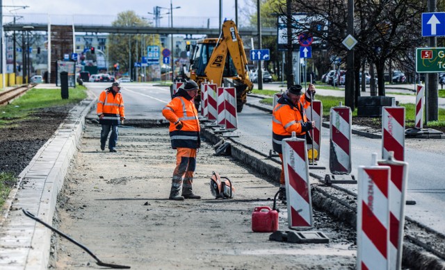 Ostatnie dwa odcinki ul. Wojska Polskiego, którym brakuje nawierzchni bitumicznej czekają na dwa trzy pogodne dni