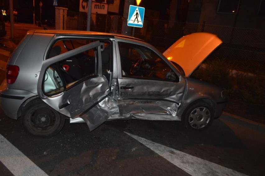 Wypadek na skrzyżowaniu ul. Wiejska i Gajowa. 4 osoby w szpitalu [wideo]