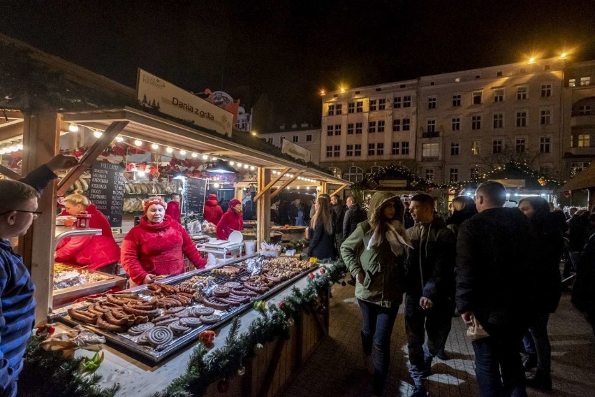 Głodny? Nakarmią cię. Szaszłyk kosztuje 12 zł/100 g; golonka...