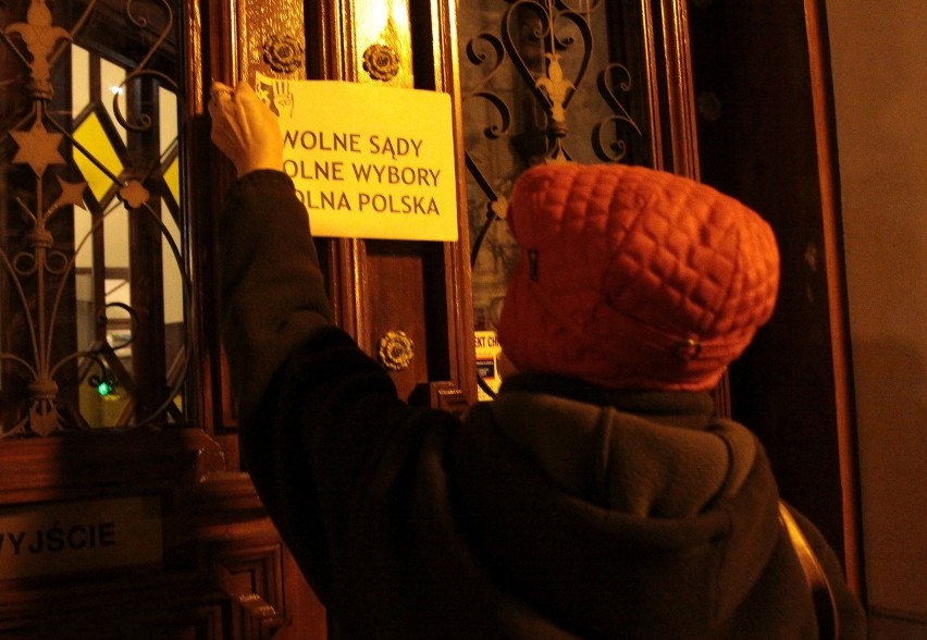 Radom. Protest przed Sądem Okręgowym pod hasłem Wolne sądy, Wolne wybory, Wolna Polska